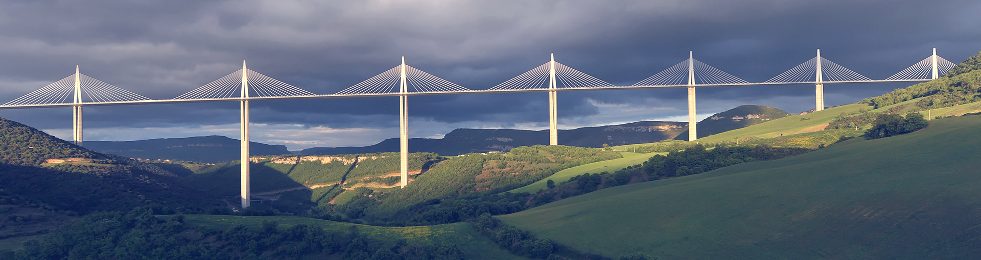 cycling viaduc millau france