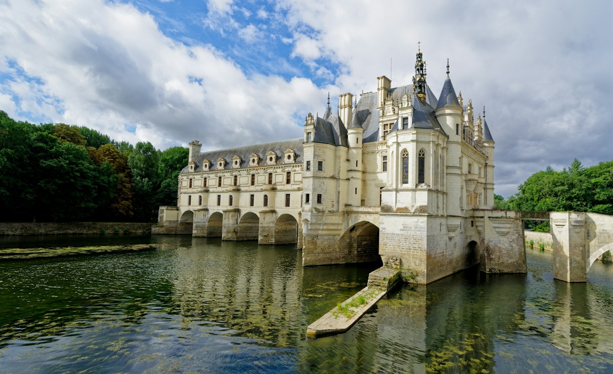 The famous Chateau de Chenonceau crossing the river Cher